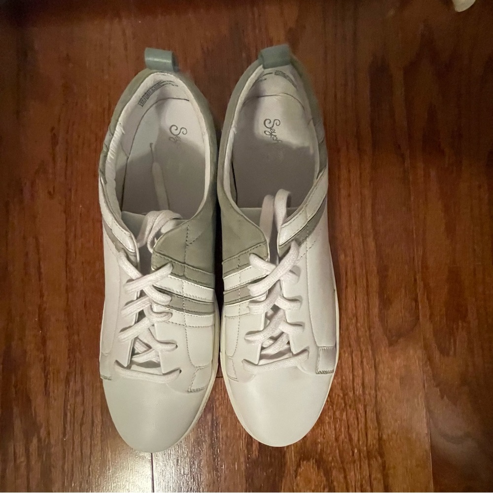 Seychelles sneaker